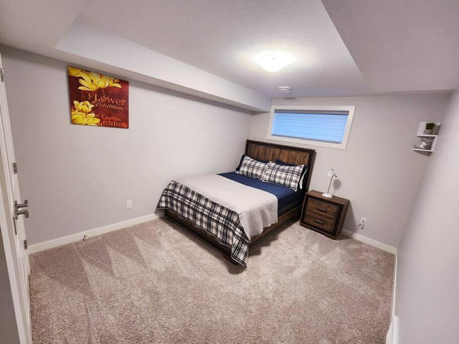 Deluxe 2 Bedroom Suite With*Netflix/Cable/Prime Edmonton Eksteriør bilde